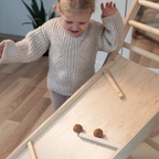 Detailaufnahme der CLIFF 3in1 Rutschrampe aus Holz