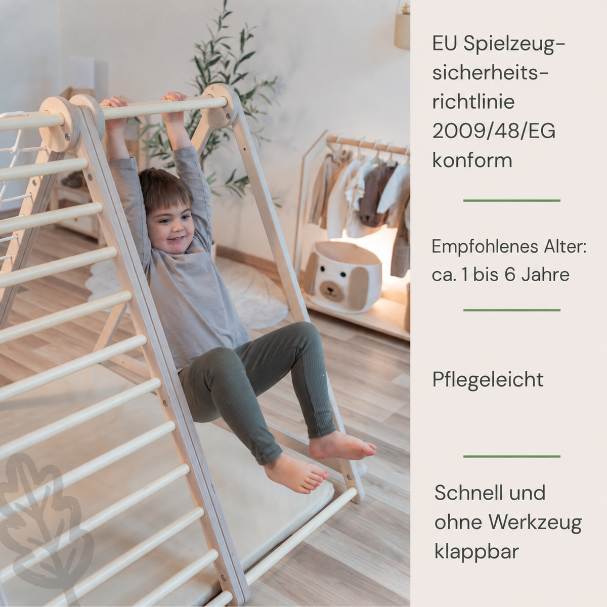 Kind spielt am CLIFF FLEX mit Hinweis zur EU-Spielzeugrichtlinie