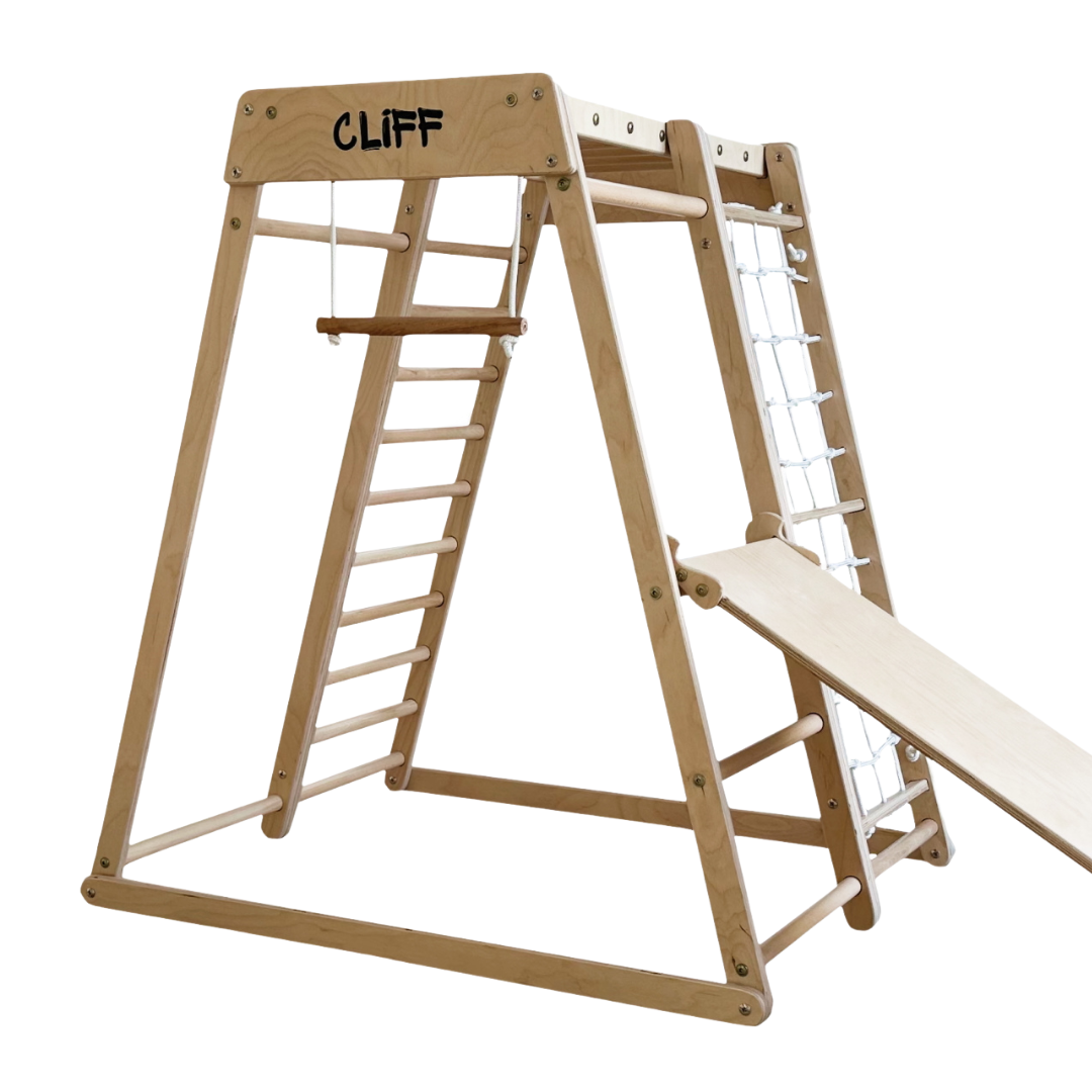 Freigestelltes CLIFF Compact Klettergerüst mit Rutsche