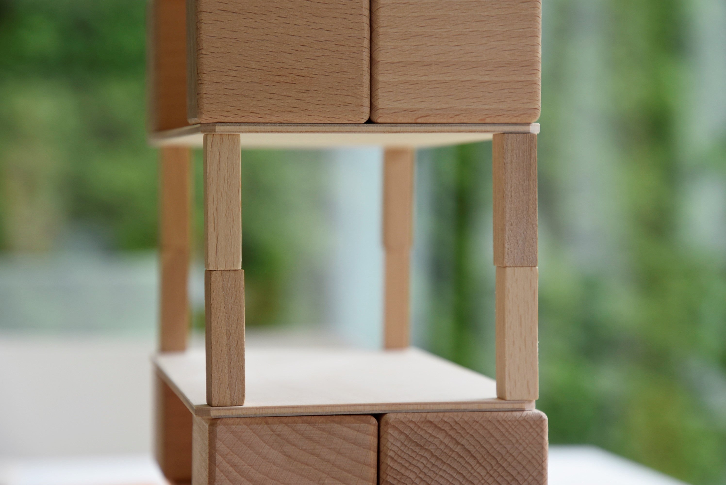 Turm aus Just Blocks BASIC Small Würfeln und Stäben