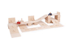 Strassen-Bauidee aus Just Blocks BASIC Small Holzelementen mit zusätzlichen Spielzeugautos