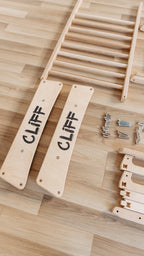Holzbauteile, Schrauben und Verbindungsteile des CLIFF PRO Klettergerüsts